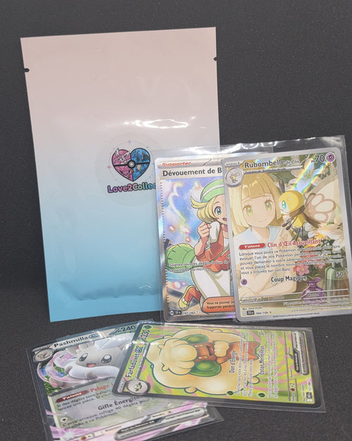 Pochette à thème kawaii de chez Love2Collect. On y vois la pochette en fond et plusieurs cartes Pokémon
